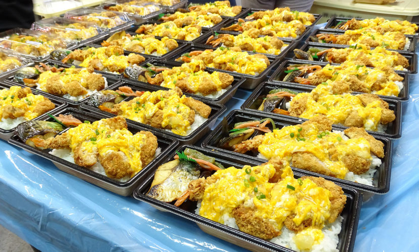 まぐろカツ丼弁当
