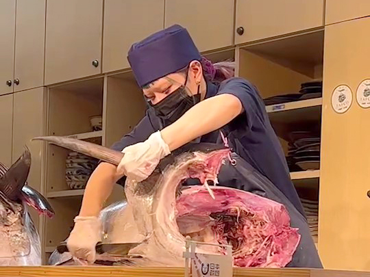 まぐろ解体ショー